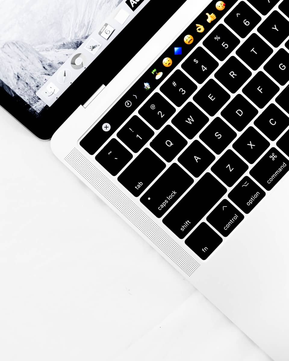 Jak skopiować i wkleić na Mac Desktop lub MacBook Laptop